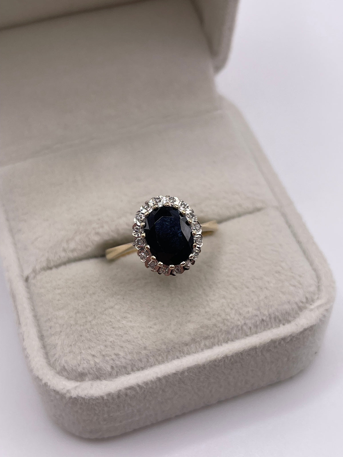 9ct gold sapphire and diamond ring