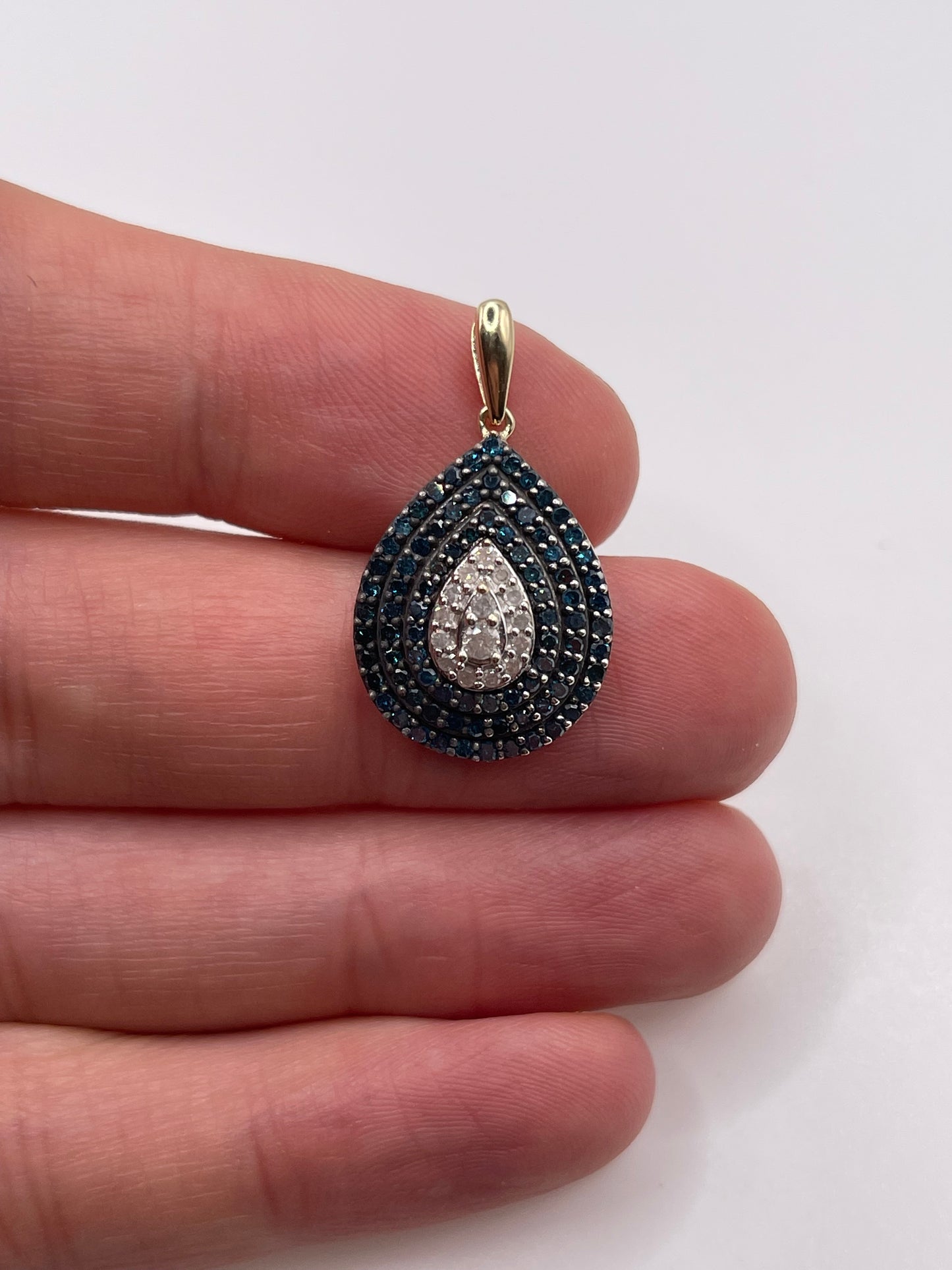 9ct gold diamond cluster pendant