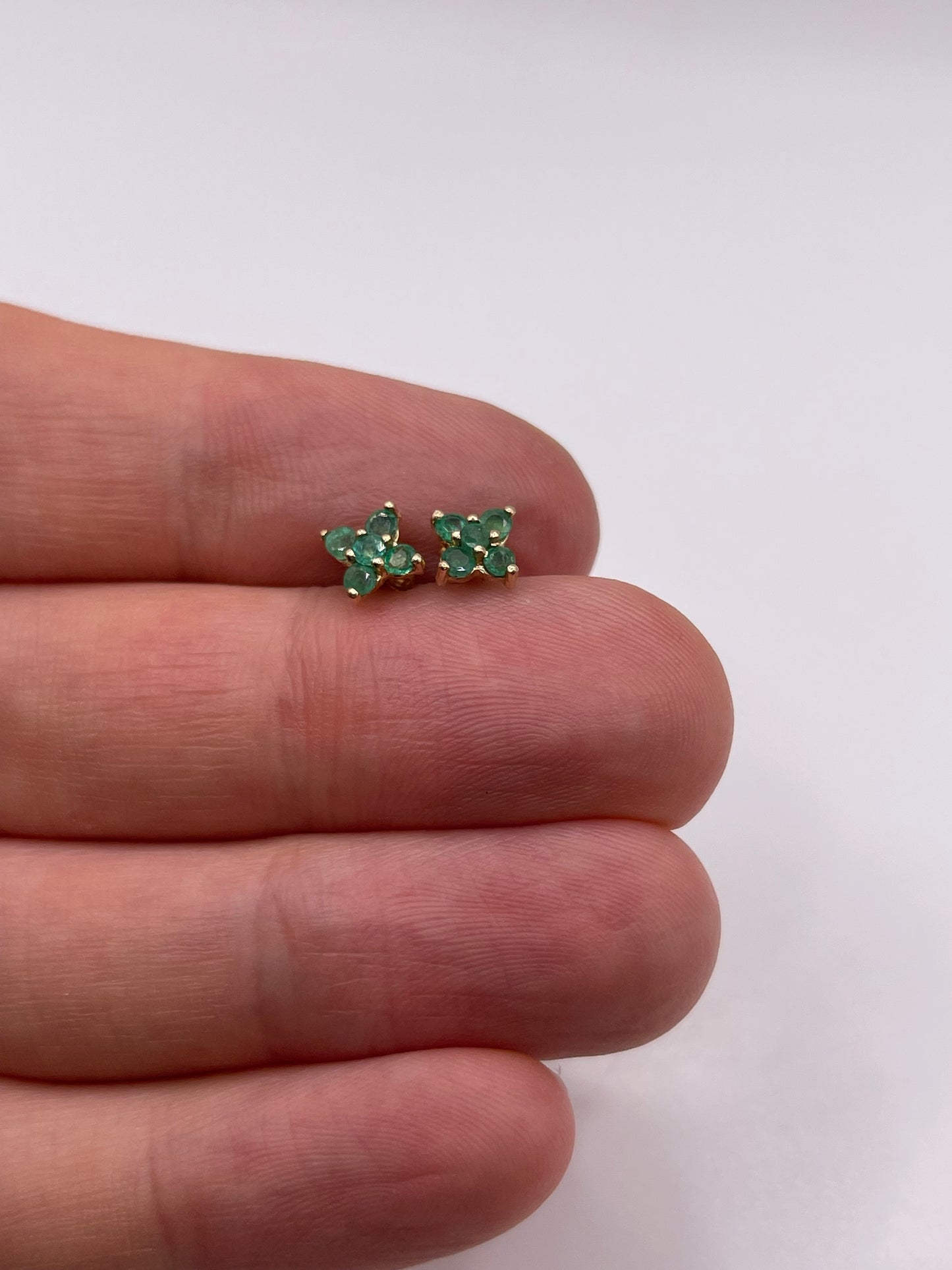 9ct gold emerald earrings