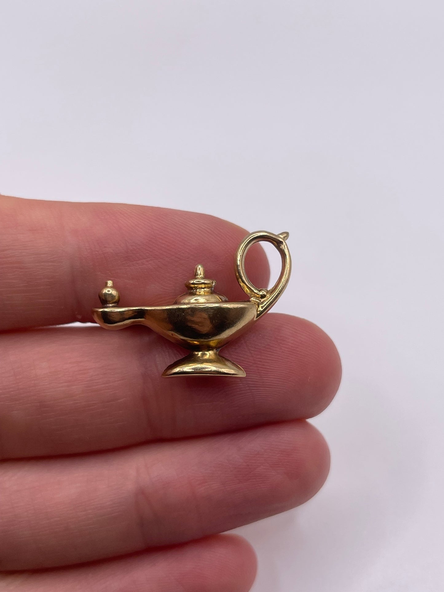 9ct gold genie lamp charm