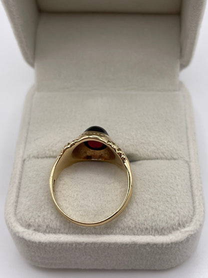 9ct gold cabochon garnet ring