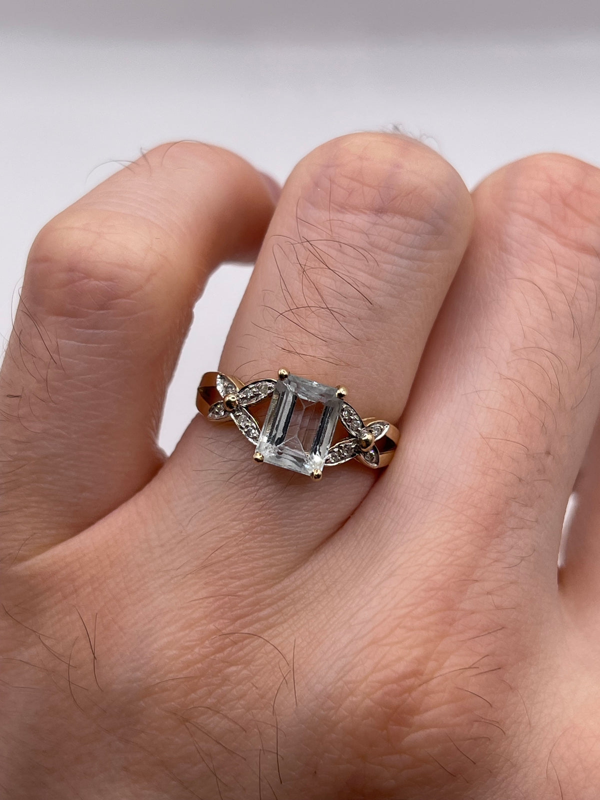 9ct gold aquamarine and diamond ring