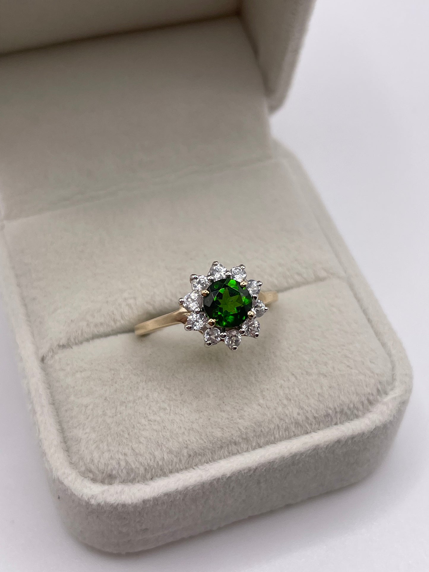 9ct gold diopside and zircon ring