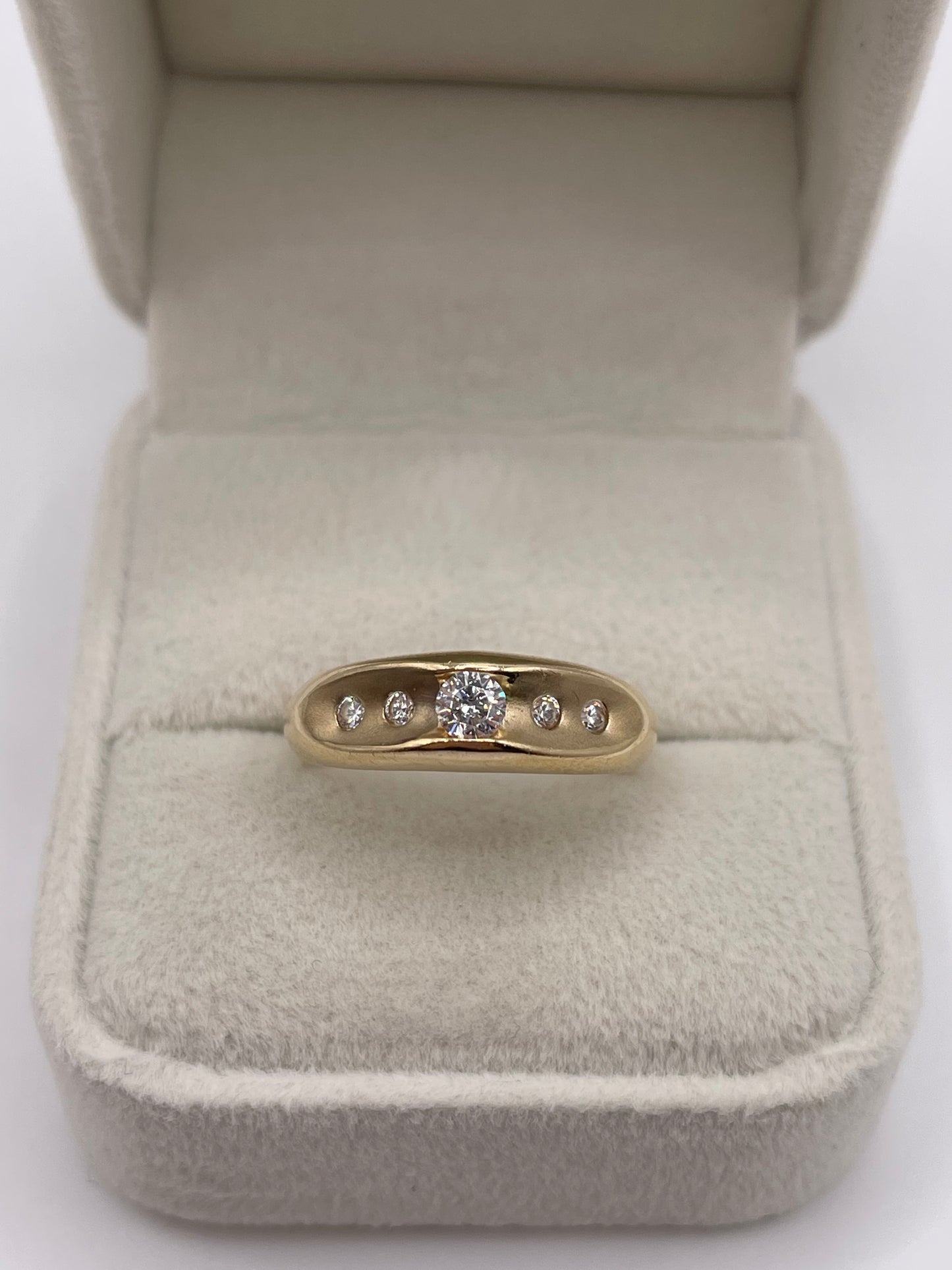 9ct gold cz ring