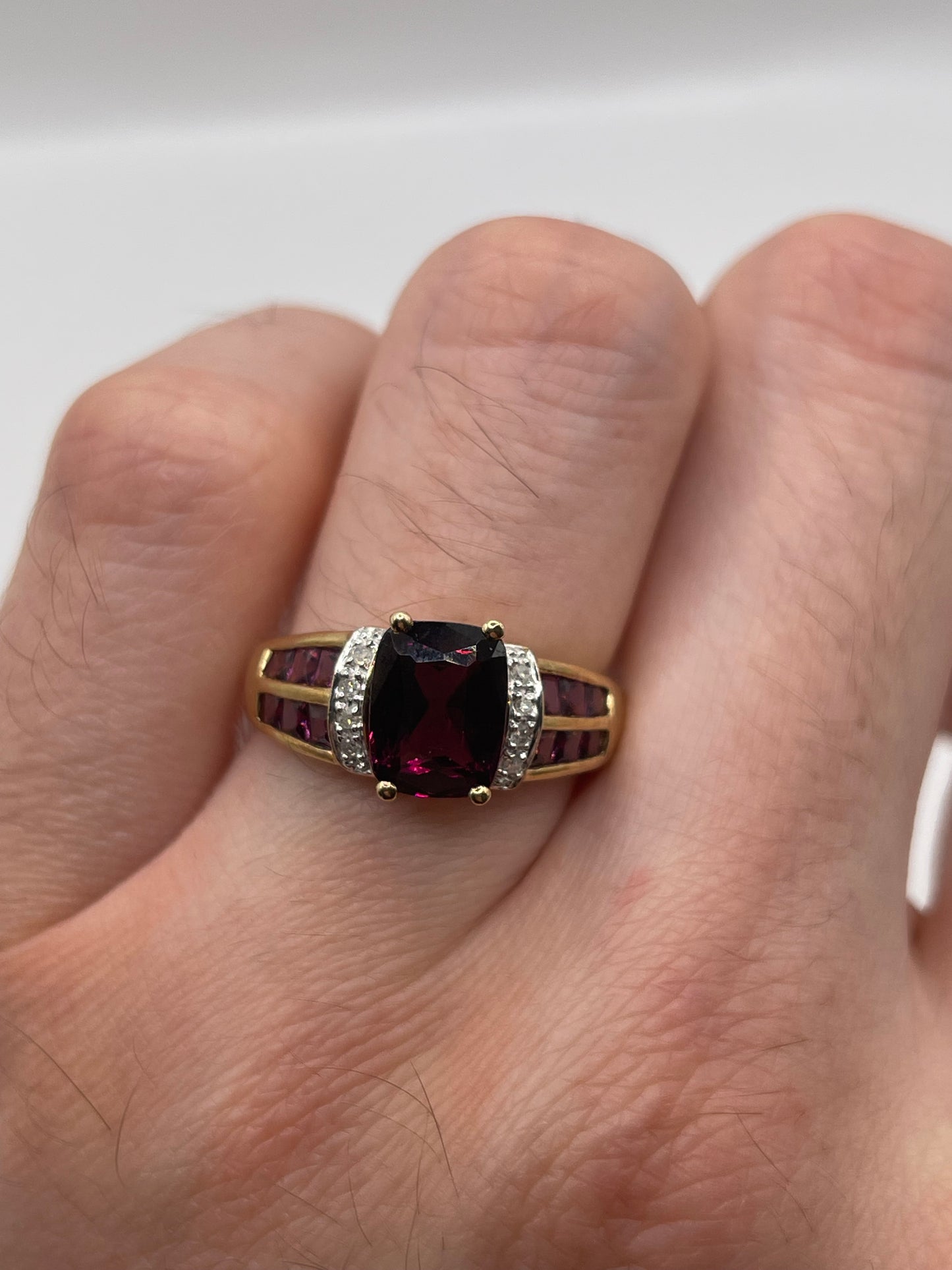 9ct gold garnet and diamond ring