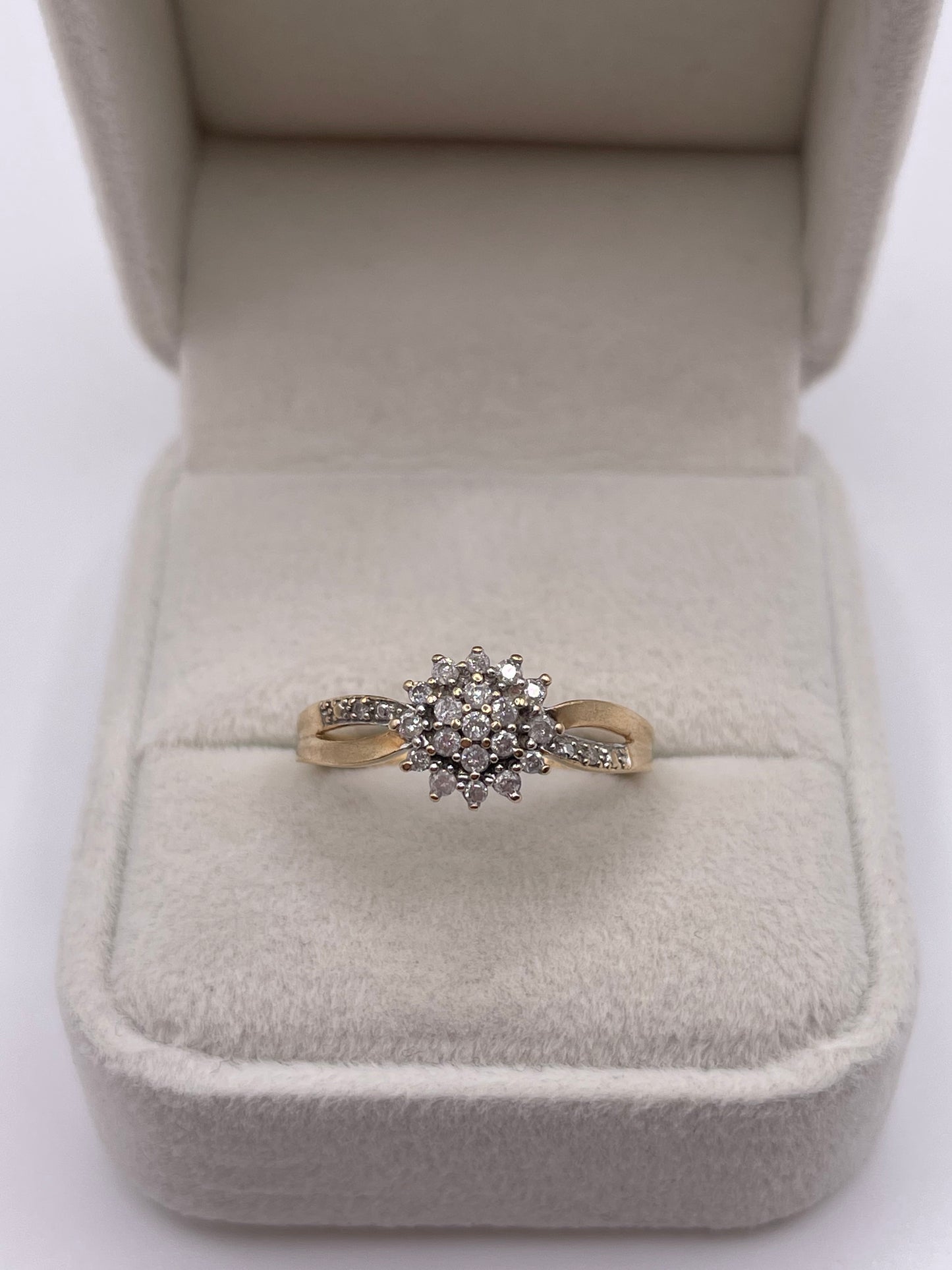 9ct gold diamond cluster ring