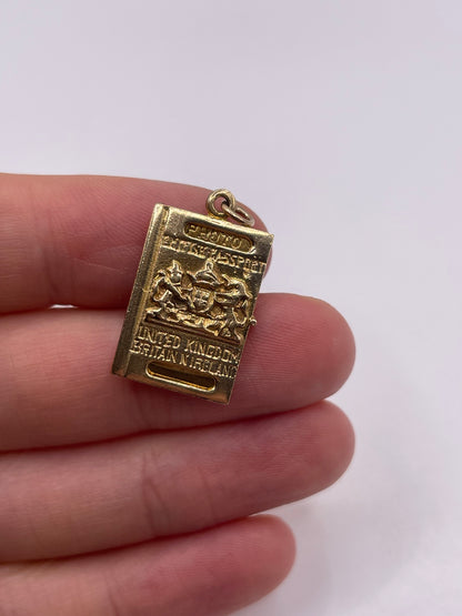 9ct gold passport charm