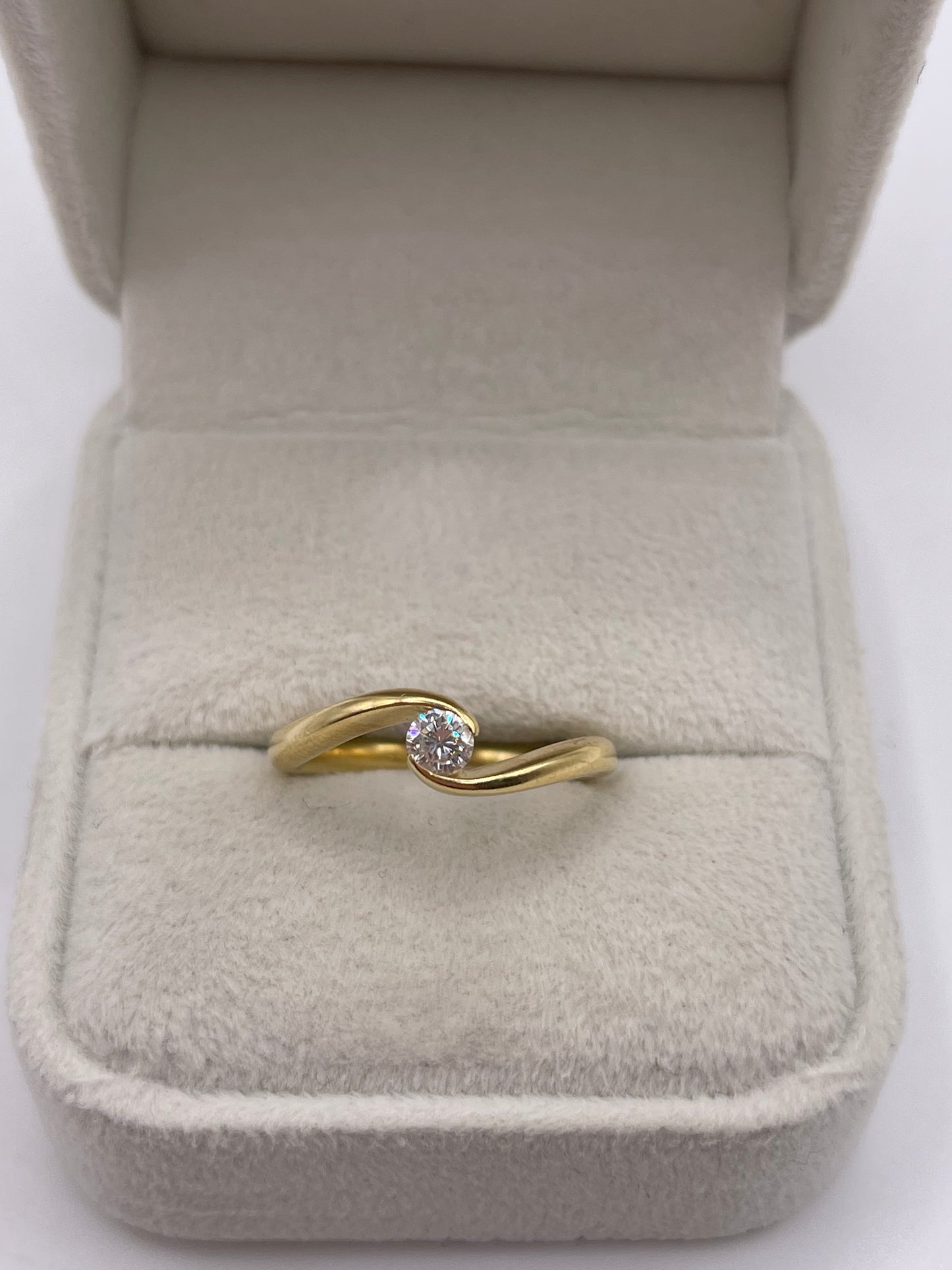 18ct gold diamond ring