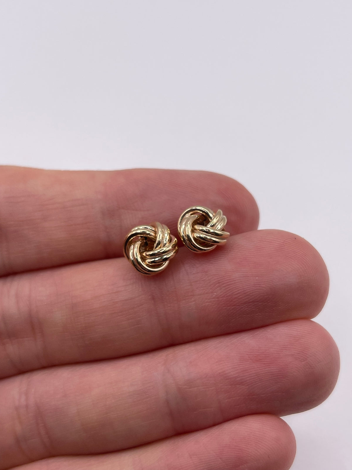 9ct gold knot earrings