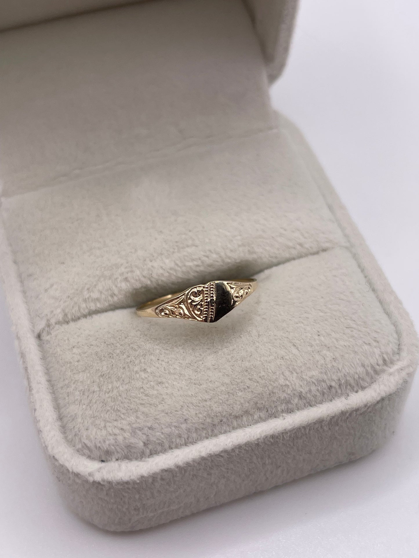 9ct gold signet ring