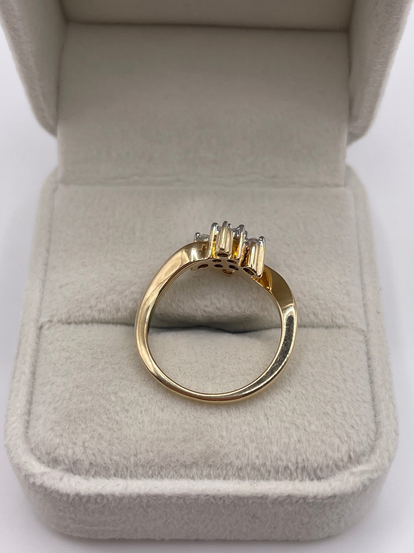 9ct gold diamond cluster ring