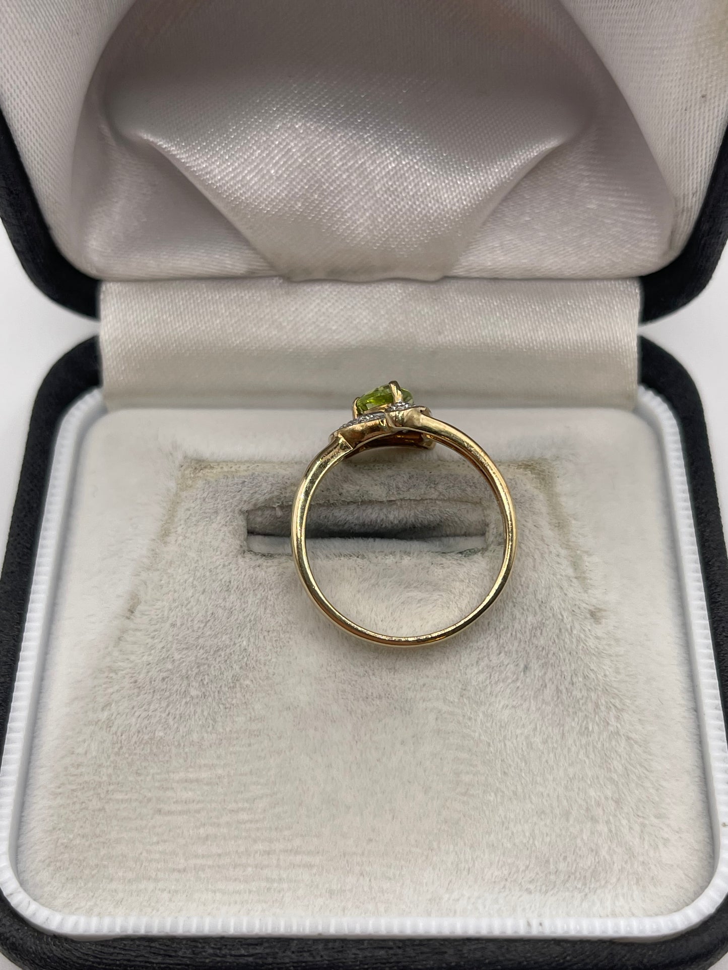 9ct gold peridot and diamond ring