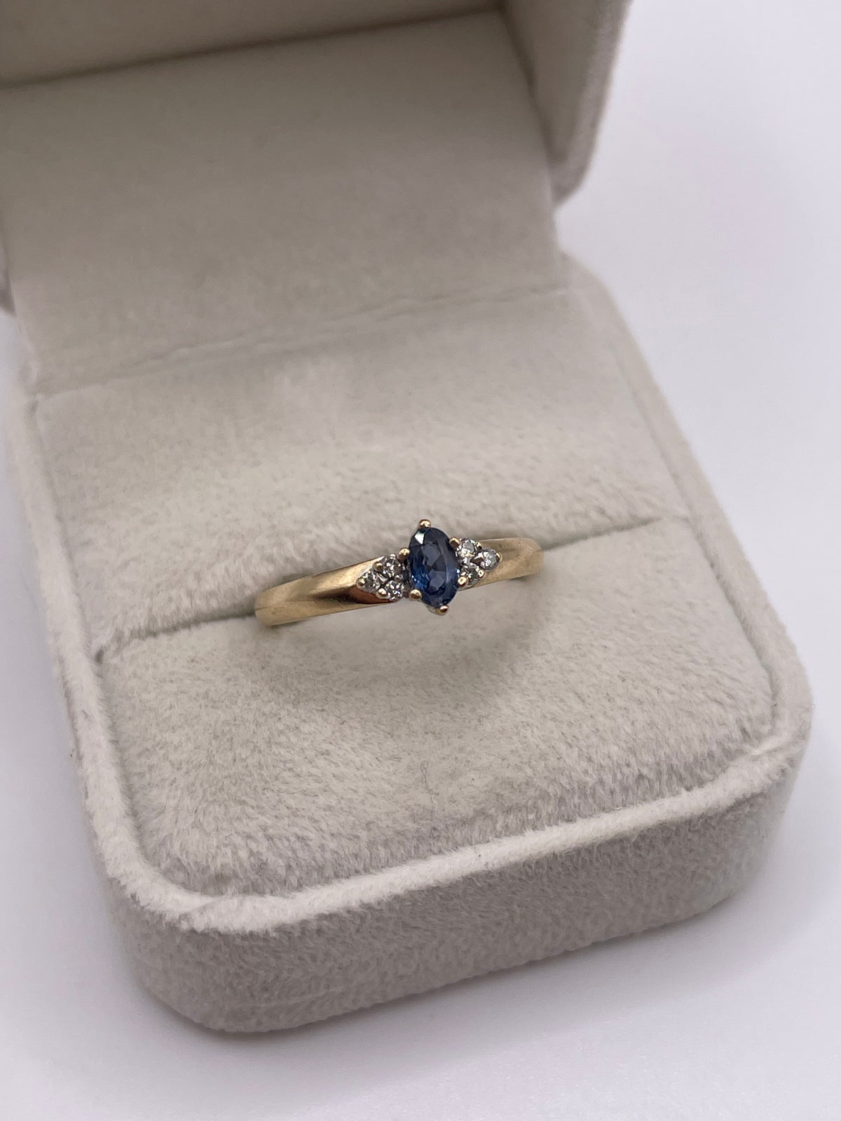 9ct gold sapphire and diamond ring
