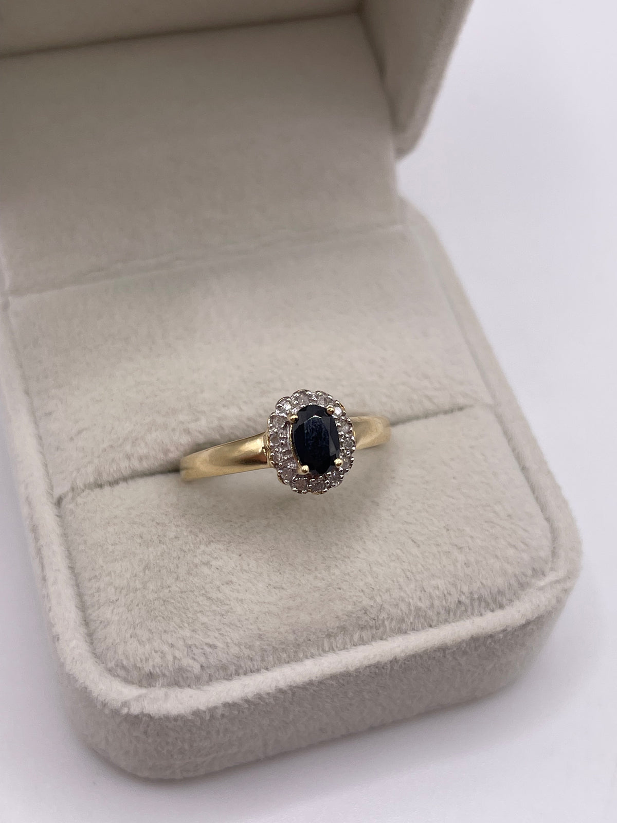 9ct gold sapphire and diamond ring