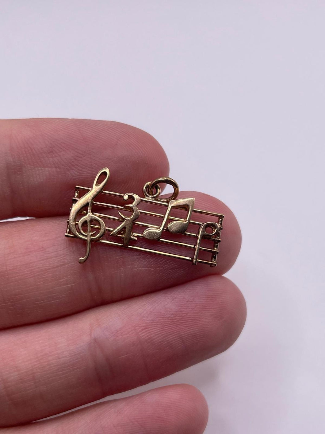 9ct gold musical note pendant