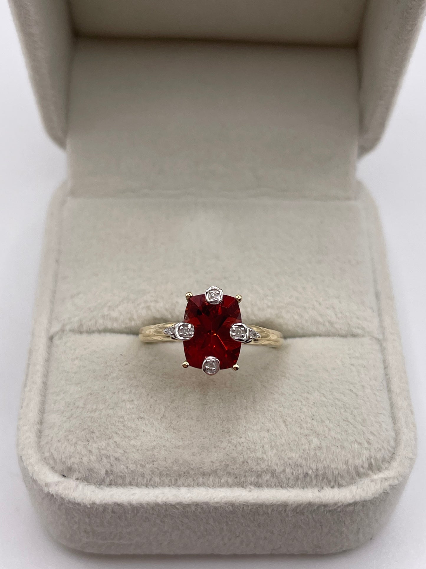 9ct gold garnet and diamond ring