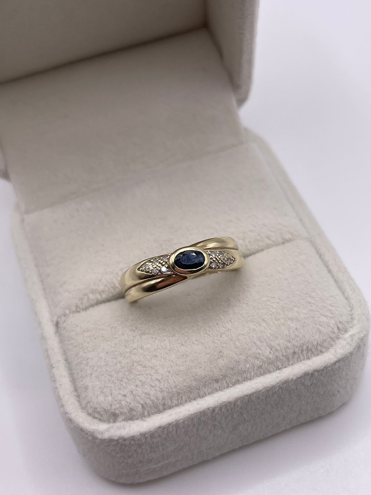 9ct gold sapphire and diamond ring
