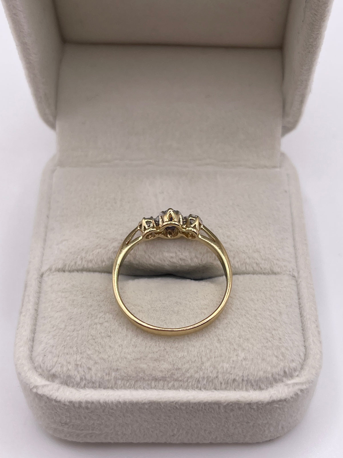 9ct gold tanzanite and diamond ring
