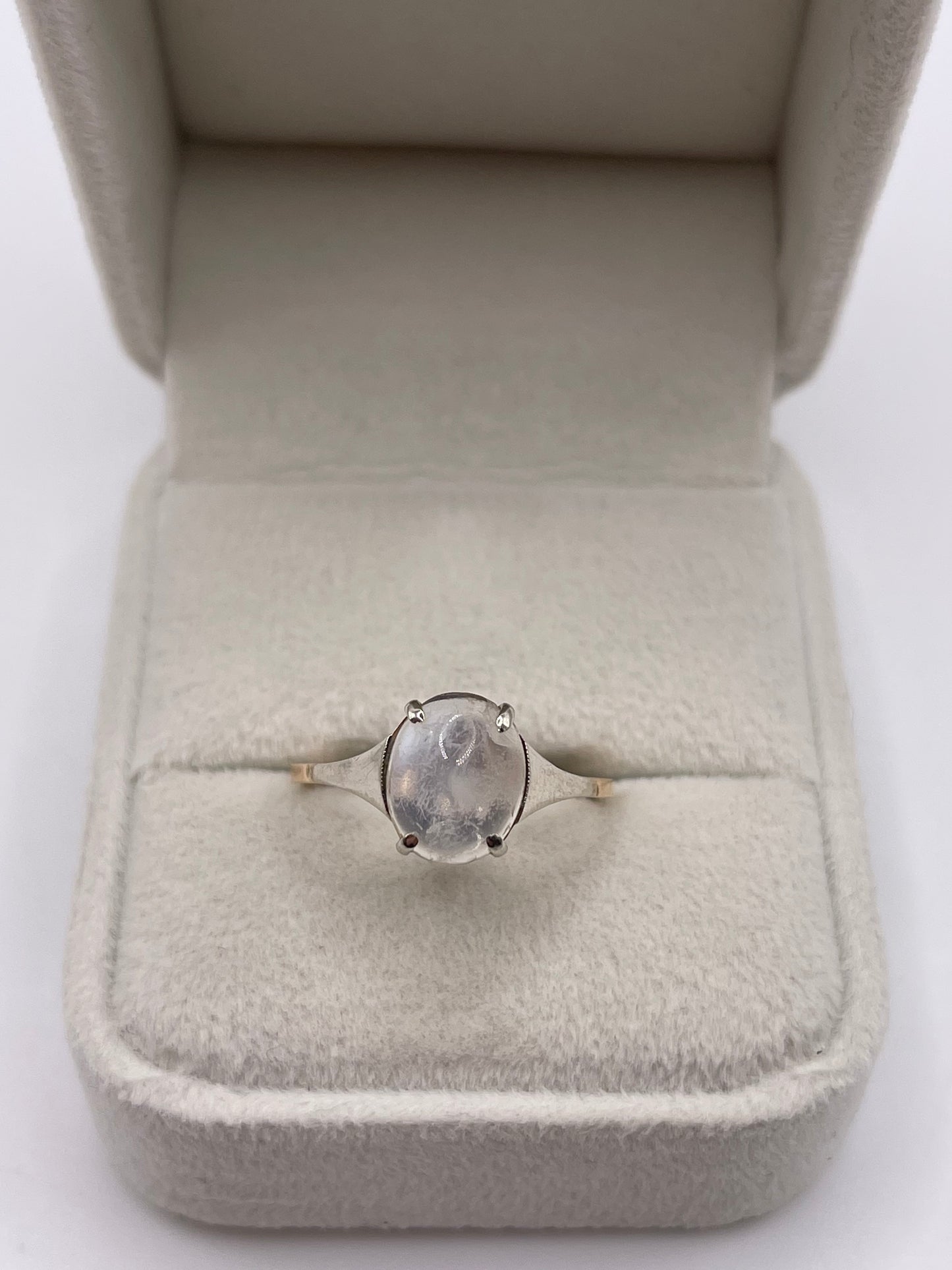 9ct gold moonstone ring