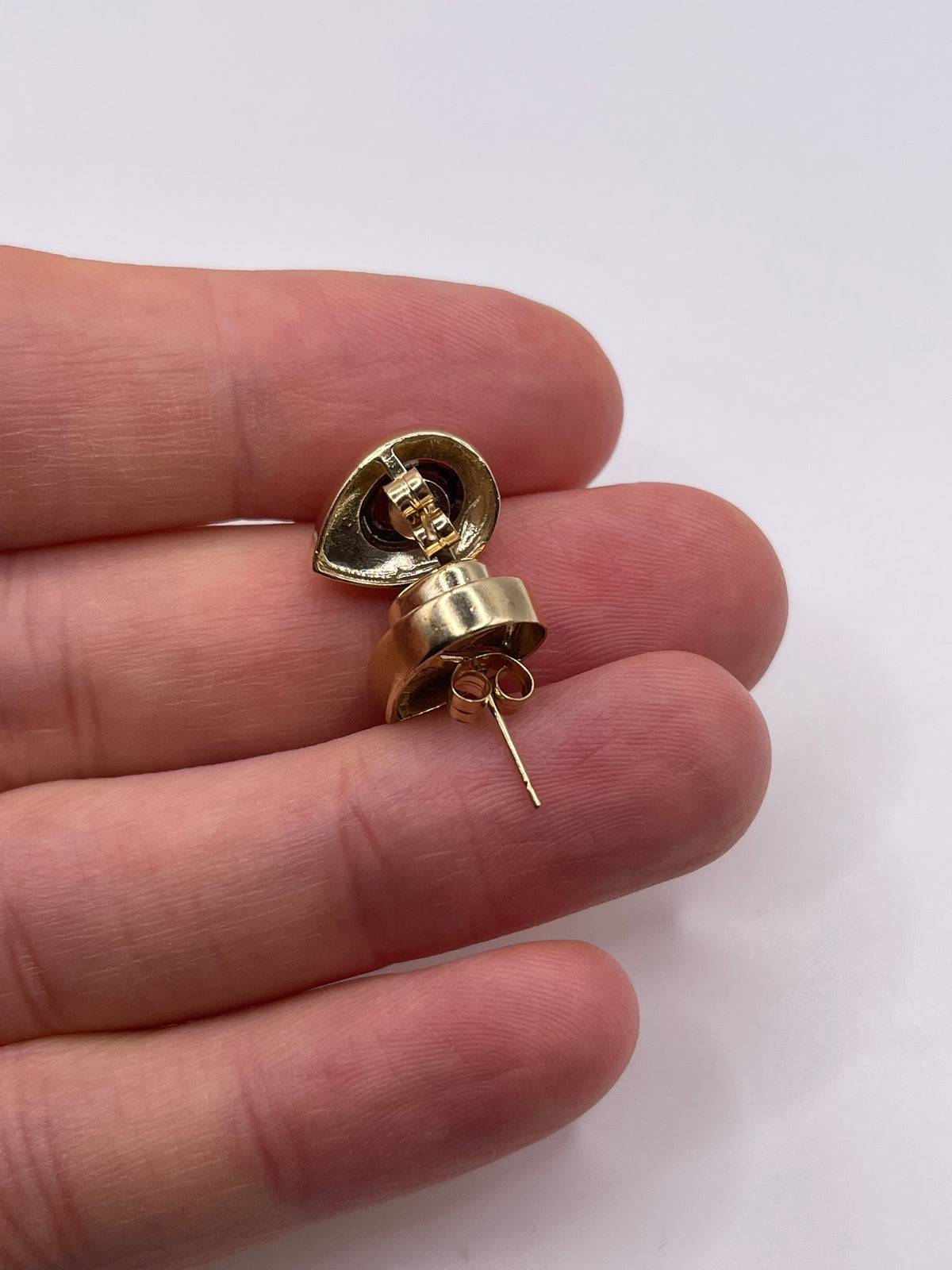 9ct gold garnet earrings