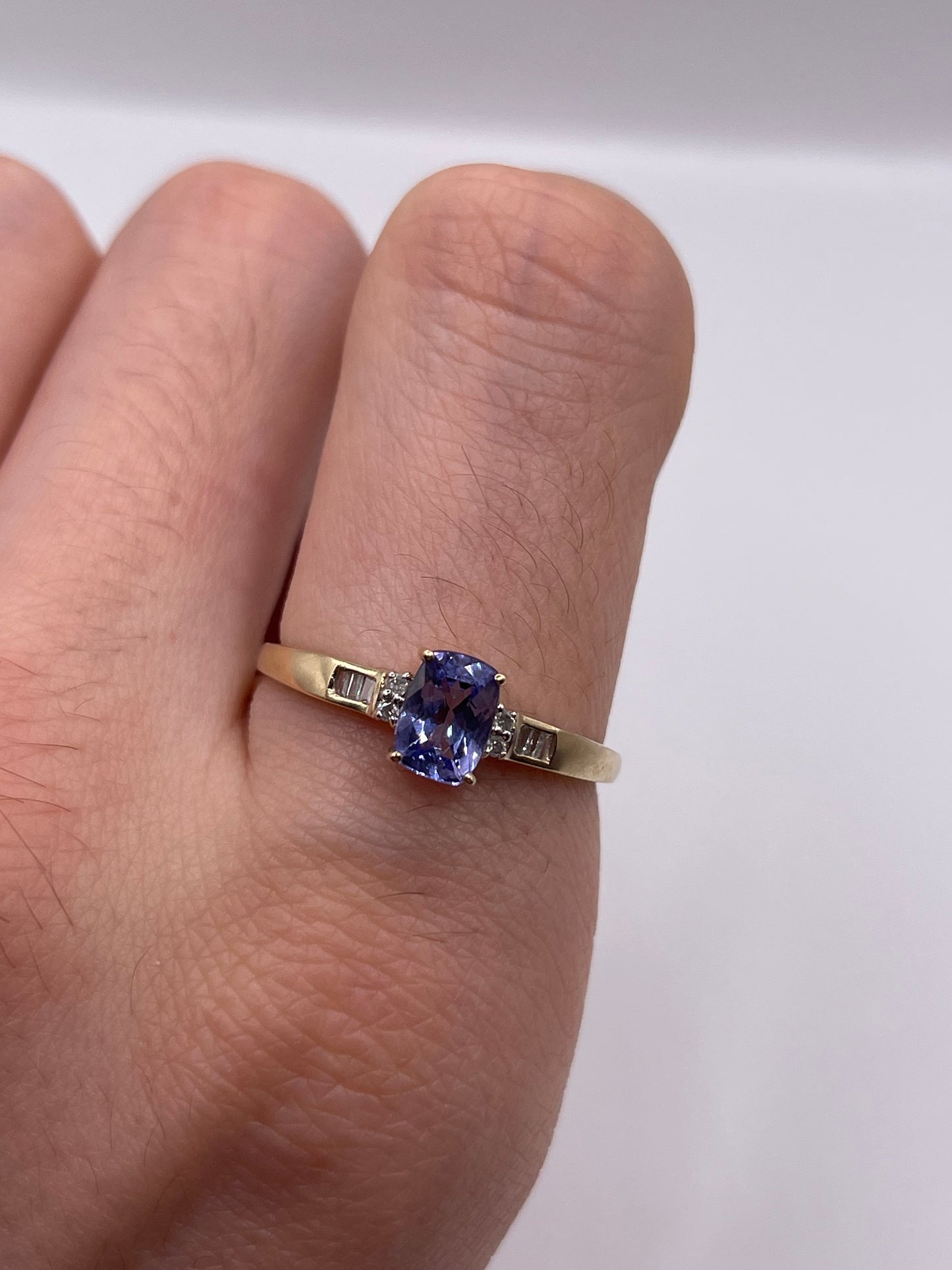 9ct gold tanzanite and diamond ring
