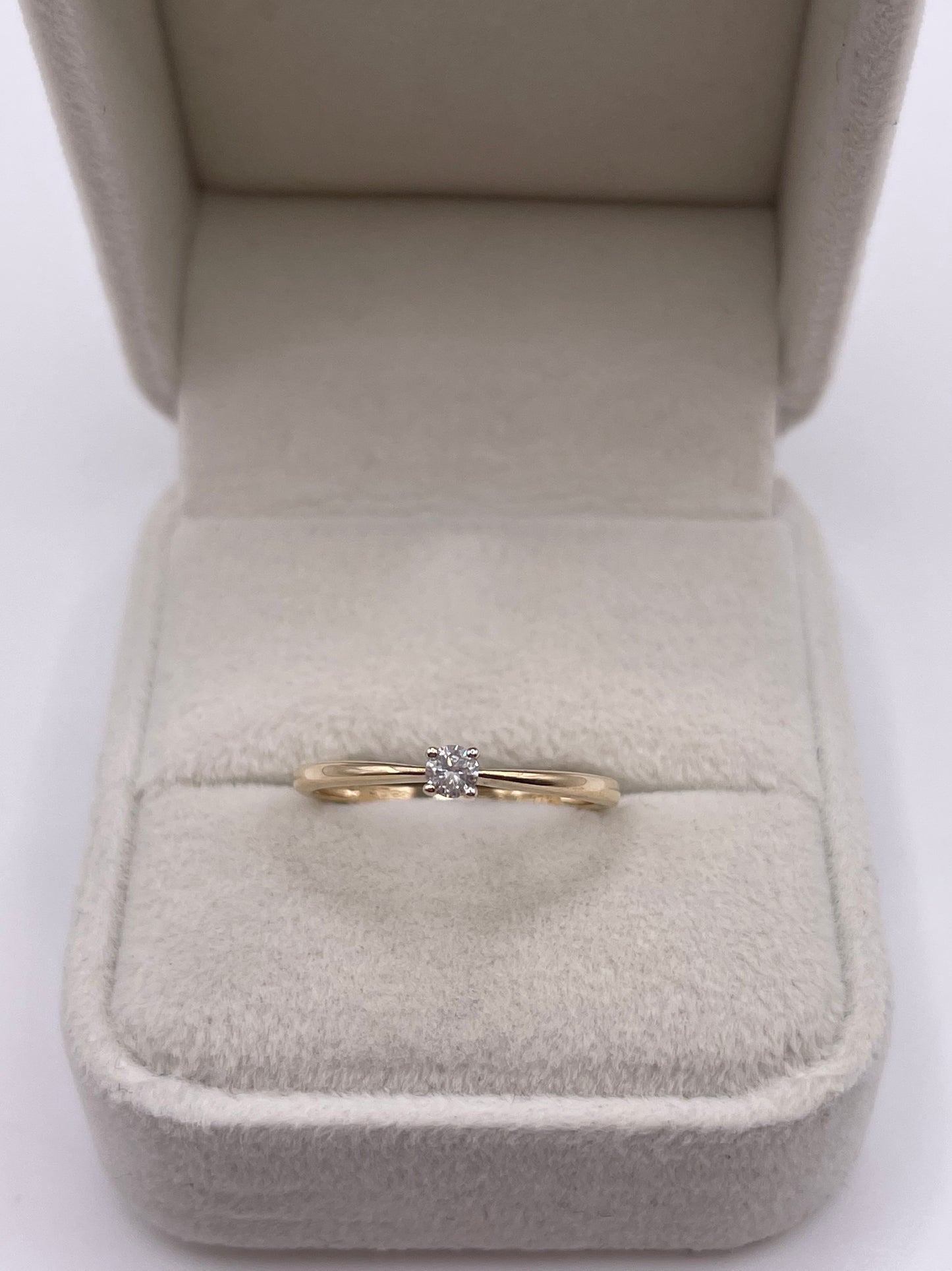 9ct gold diamond ring