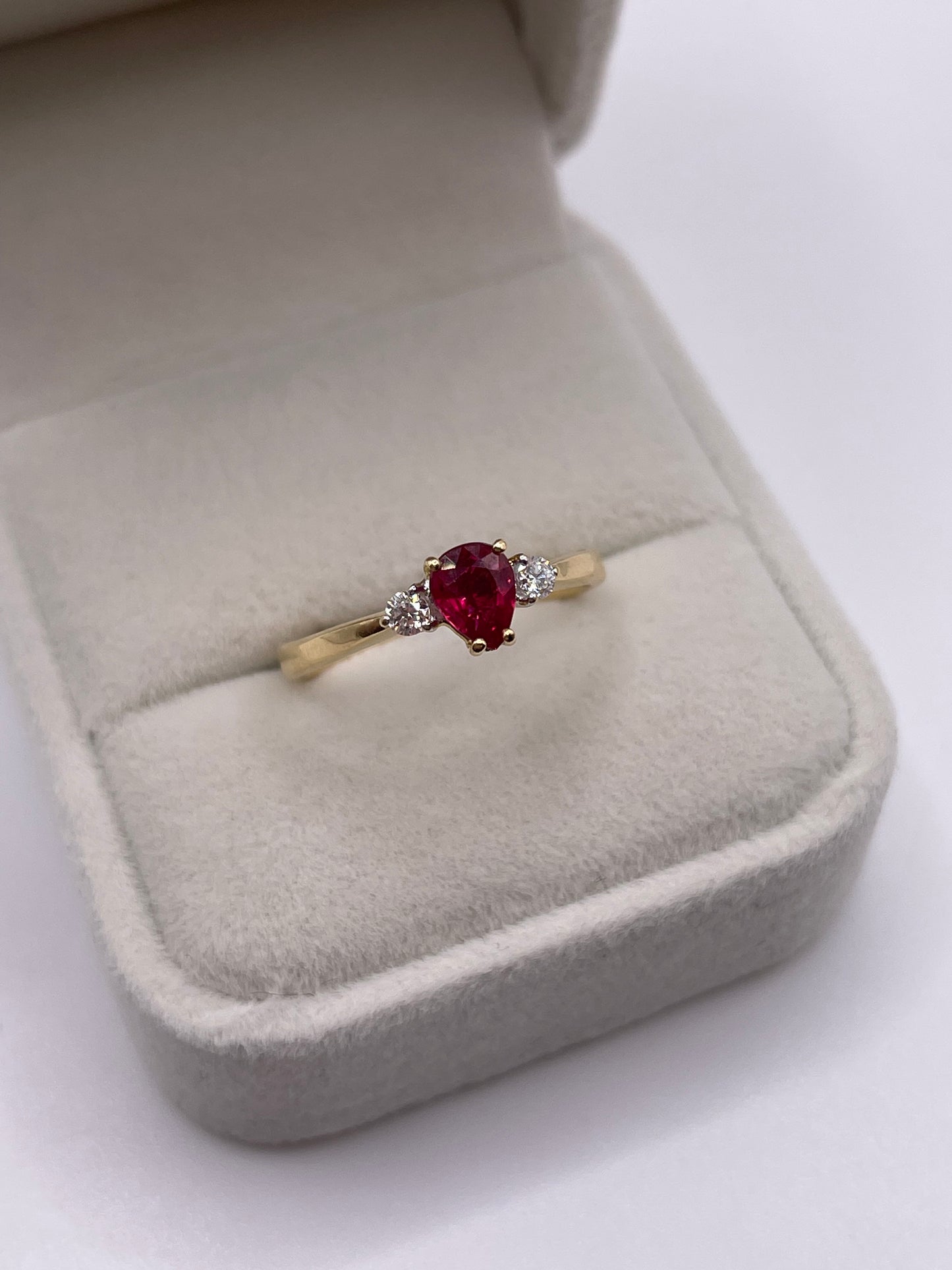 18ct gold ruby and diamond ring