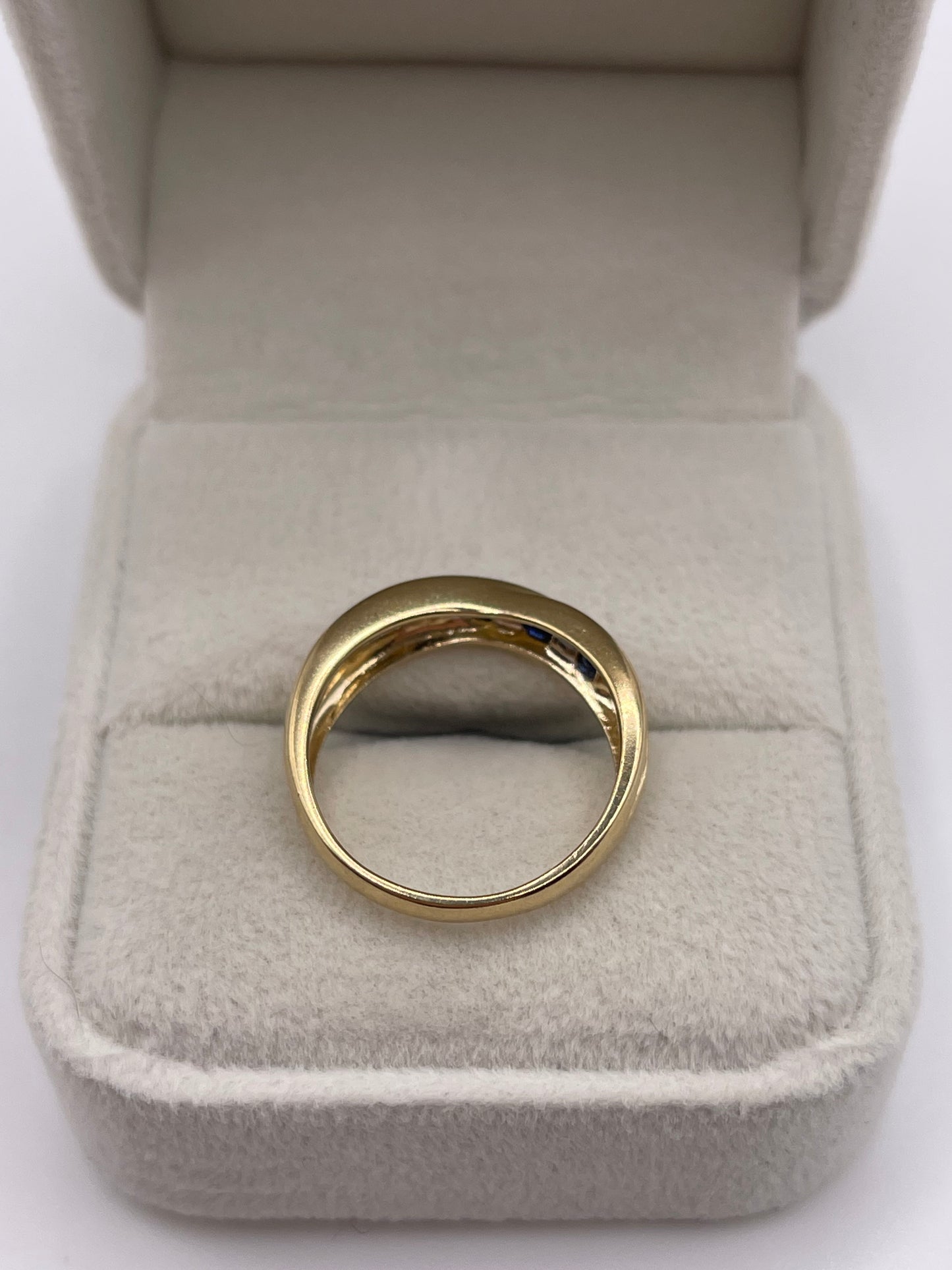 9ct gold sapphire and diamond ring