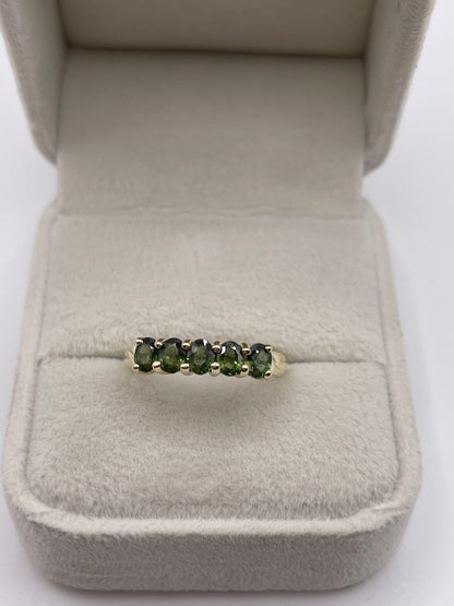 9ct gold green sapphire ring