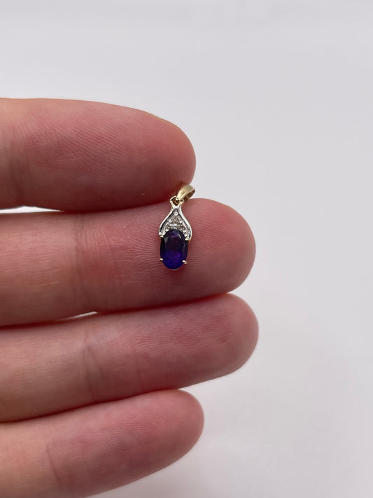9ct gold amethyst and diamond pendant