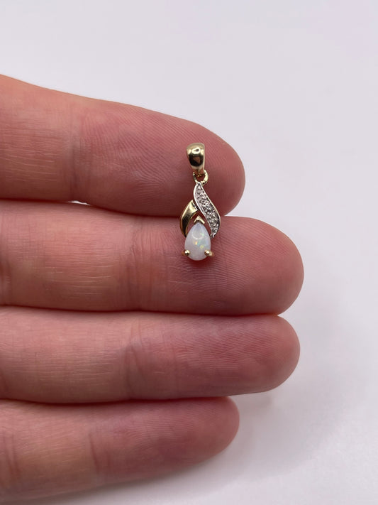 9ct gold opal and diamond pendant