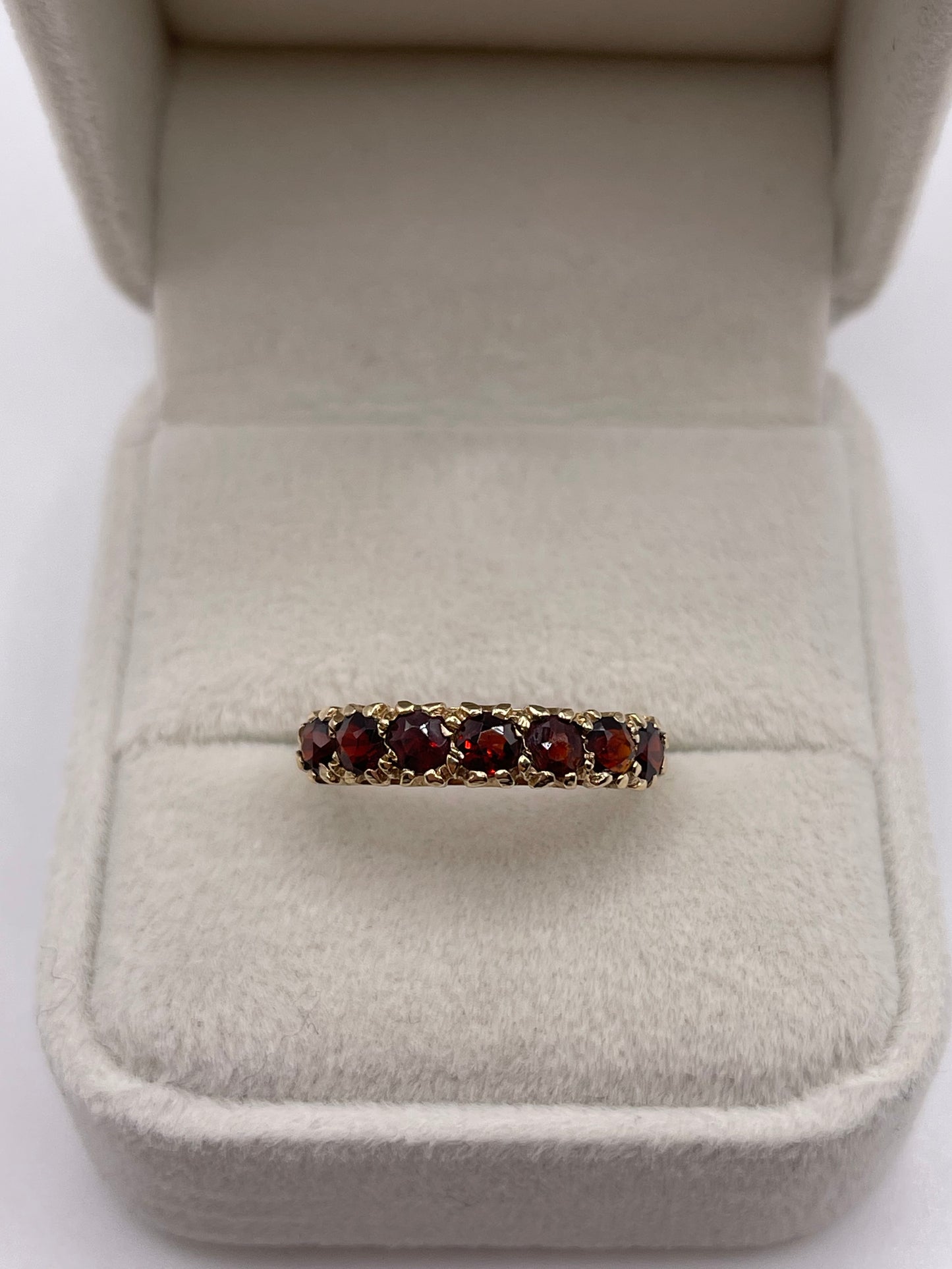 9ct gold garnet ring