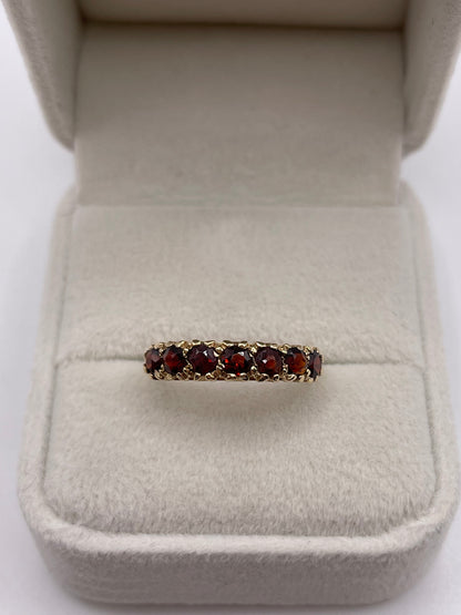 9ct gold garnet ring