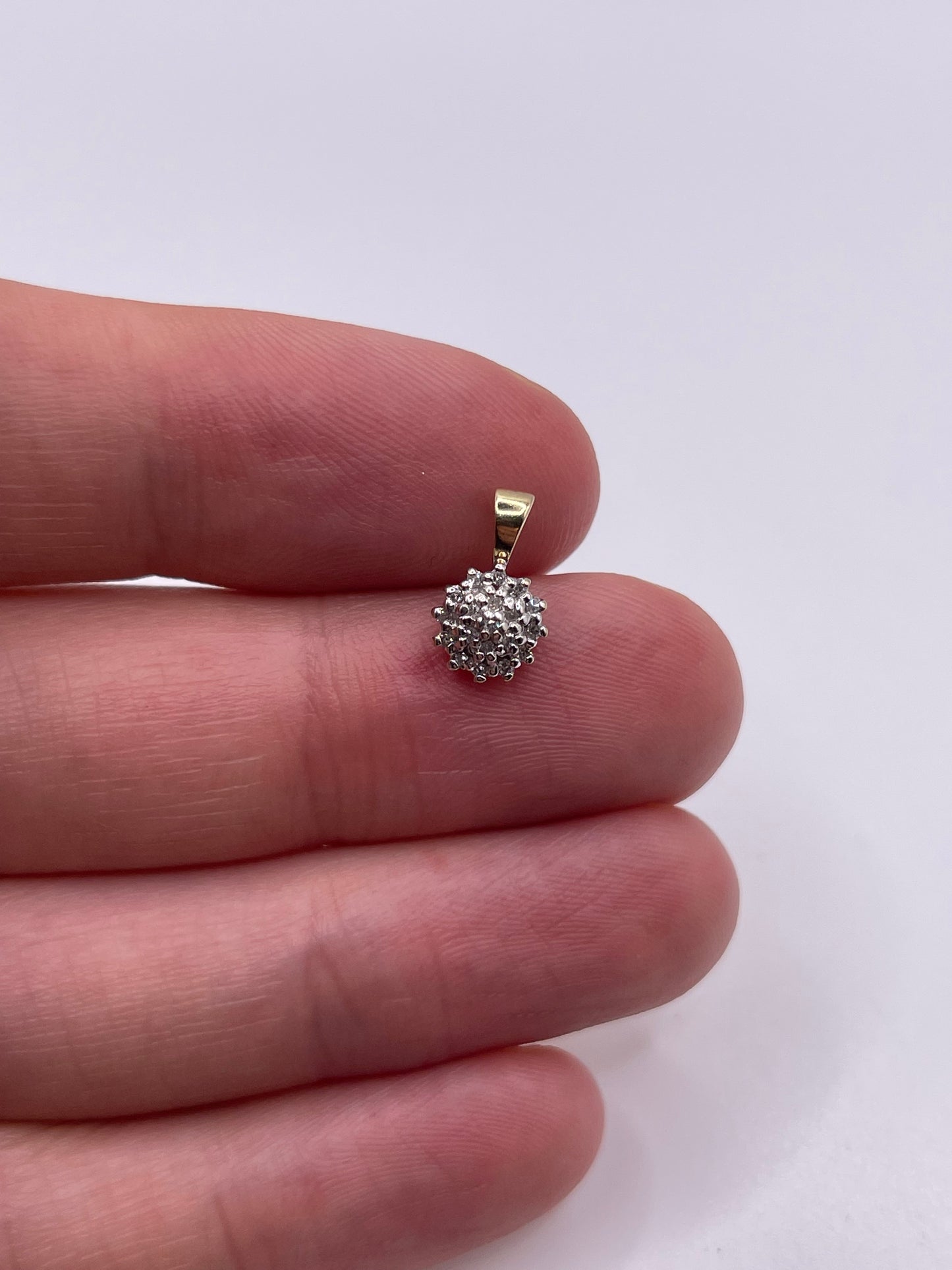 9ct gold diamond cluster pendant