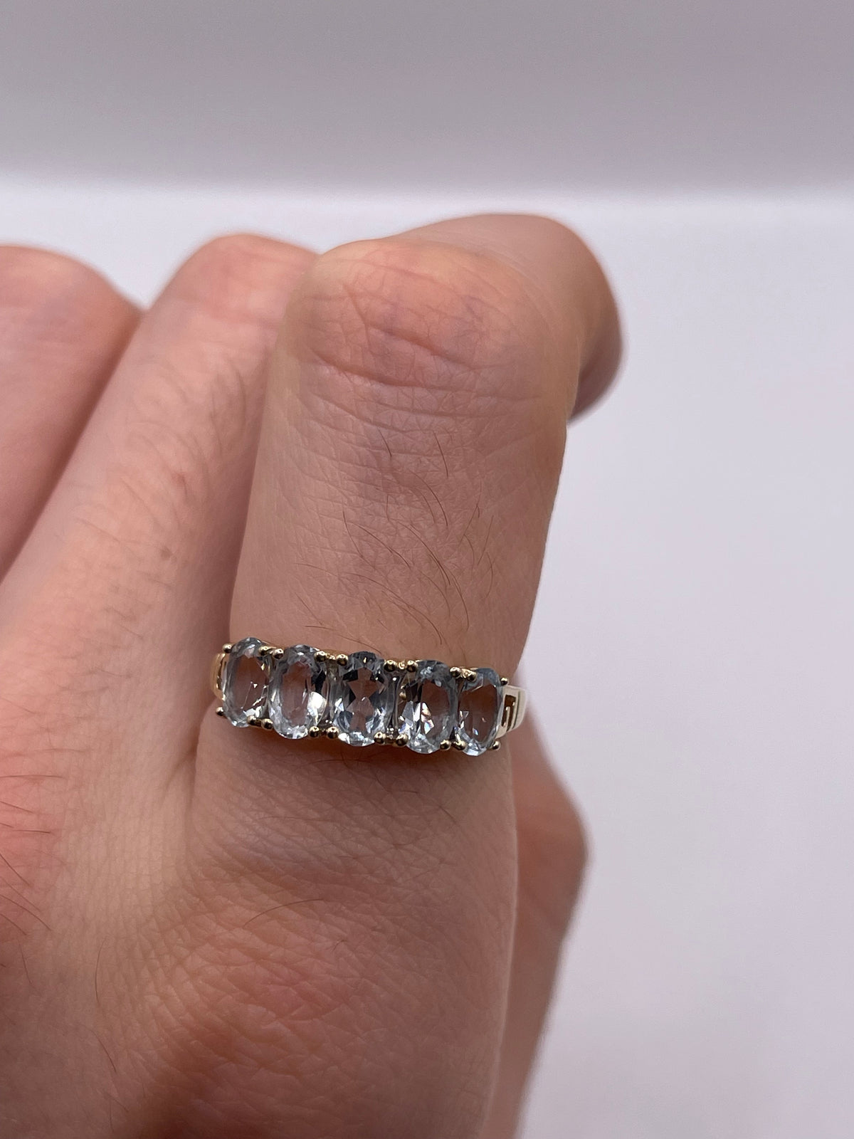 9ct gold aquamarine ring