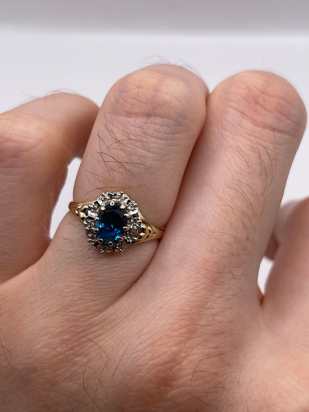 9ct gold topaz and diamond ring