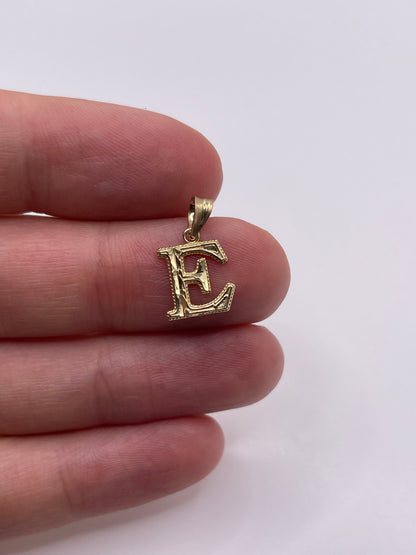9ct gold initial E pendant