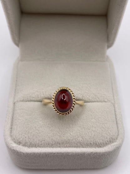 9ct gold cabochon garnet ring