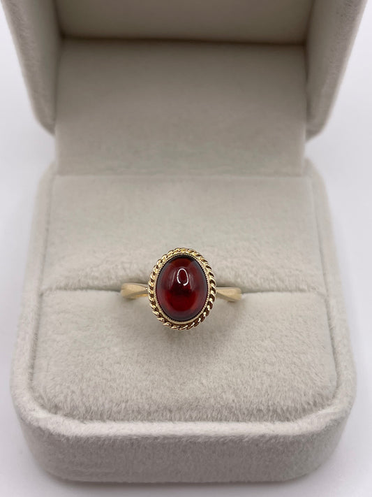 9ct gold cabochon garnet ring