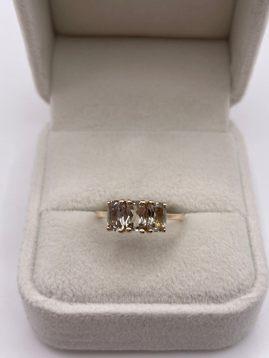 9ct gold quartz ring