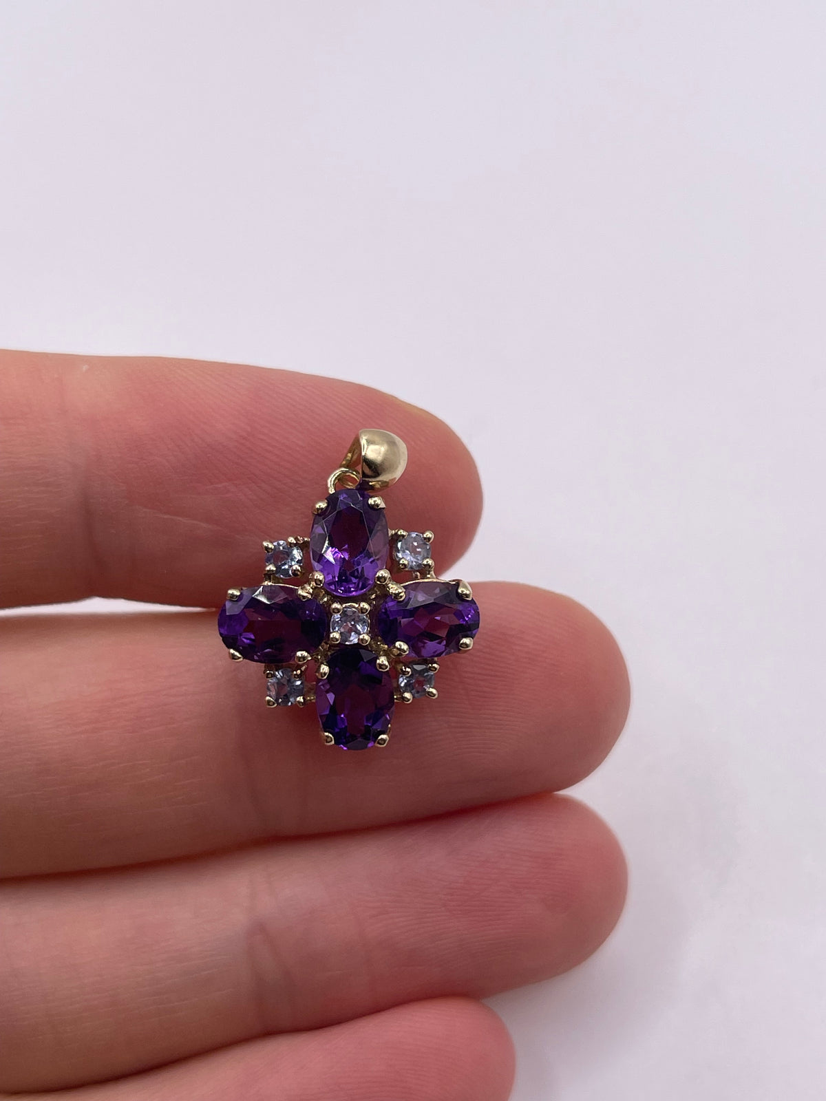 9ct gold amethyst and tanzanite pendant