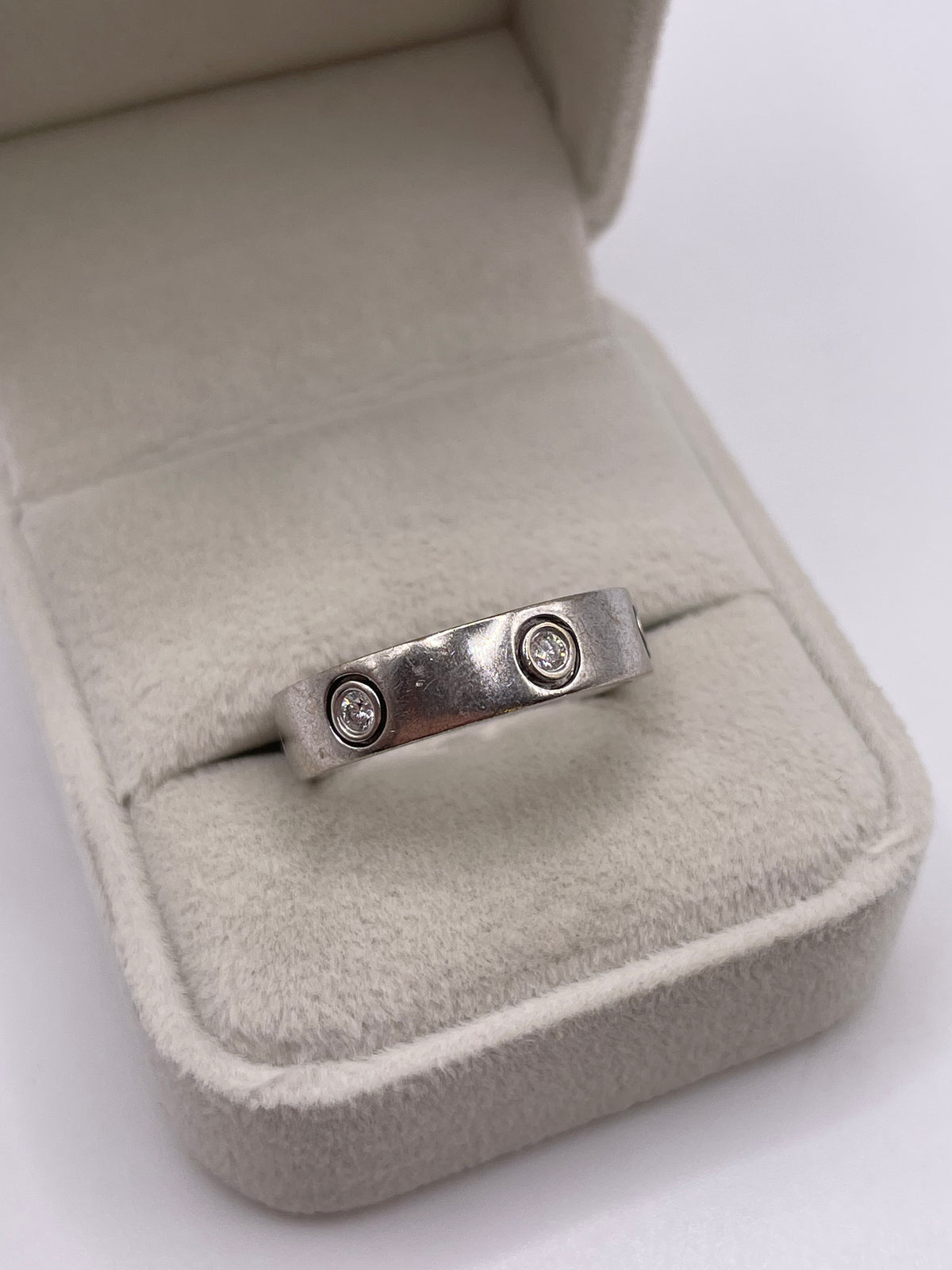 9ct white gold diamond ring