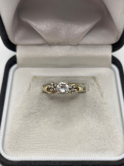 9ct gold white zircon ring