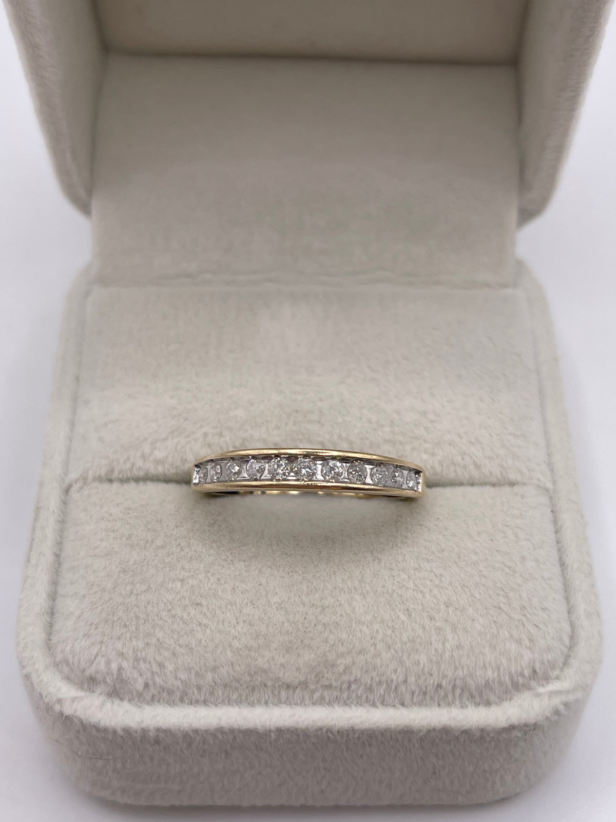 9ct gold diamond ring