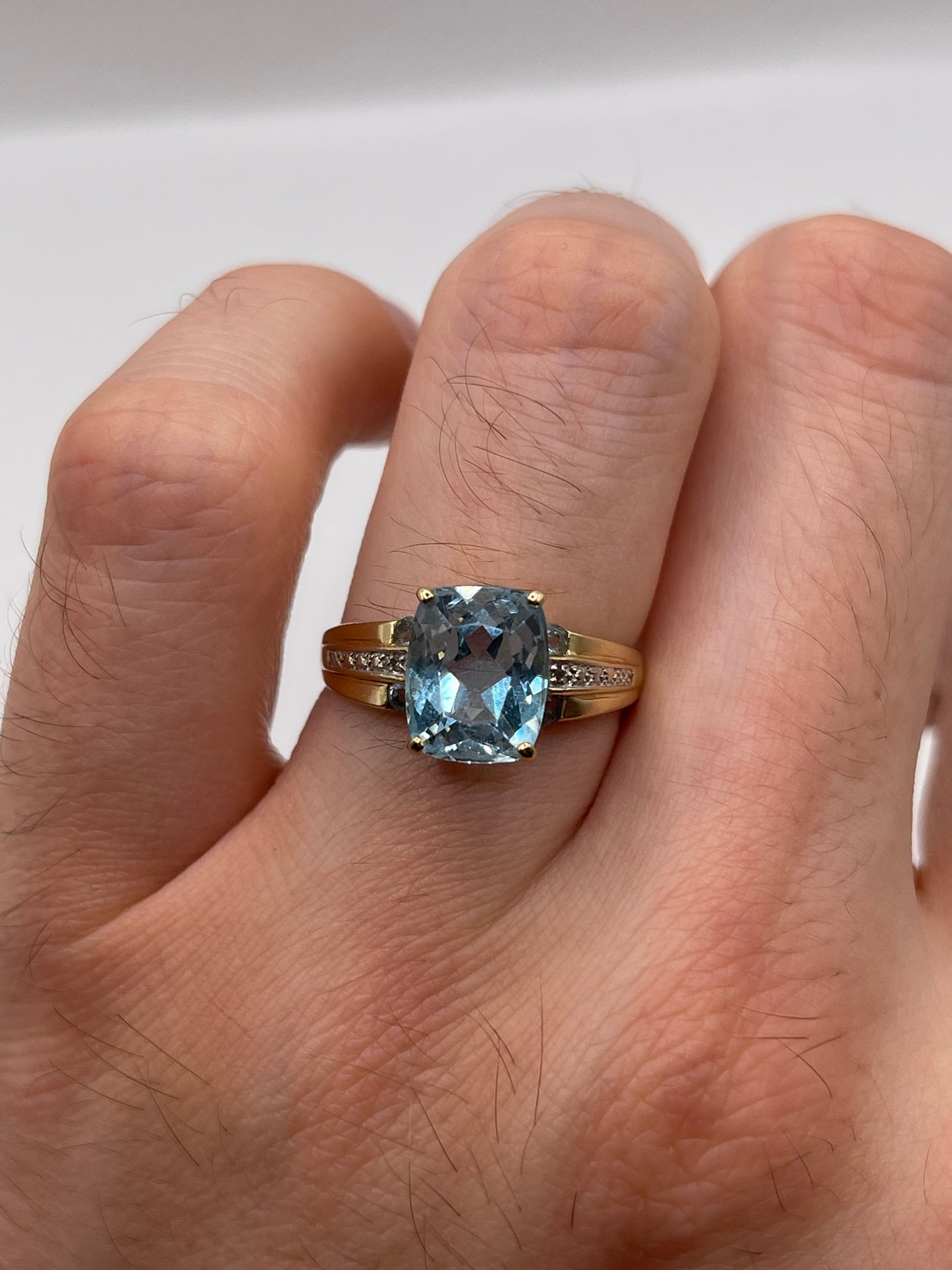 9ct gold topaz and diamond ring