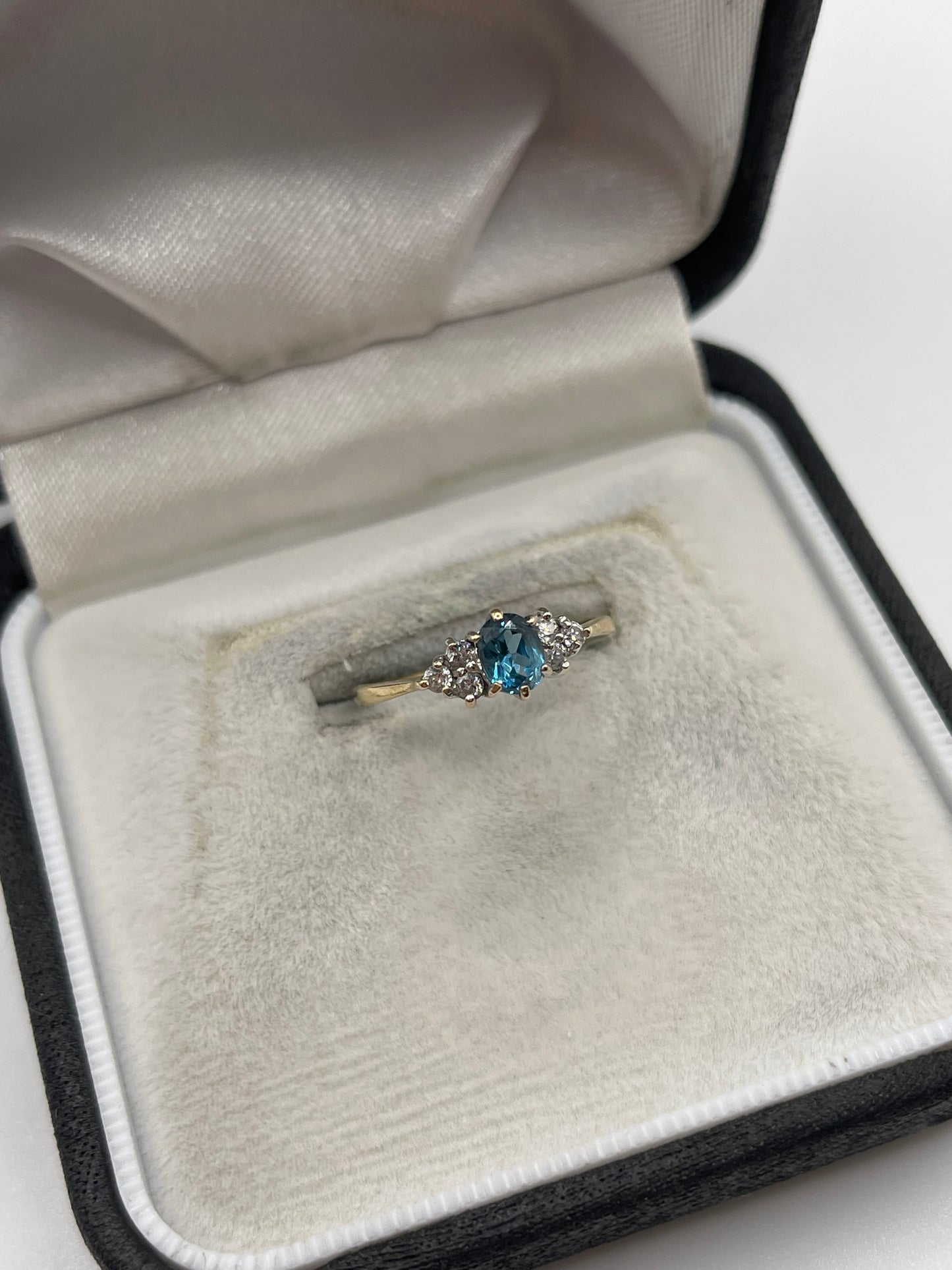 9ct gold topaz and diamond ring