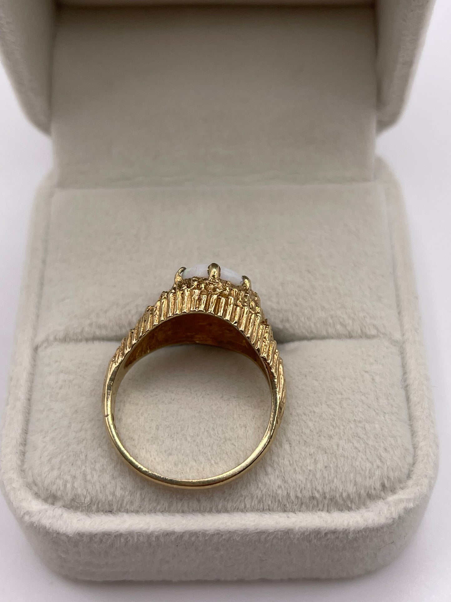 9ct gold opal ring