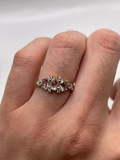 9ct gold zircon ring