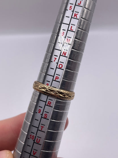 9ct gold patterned ring