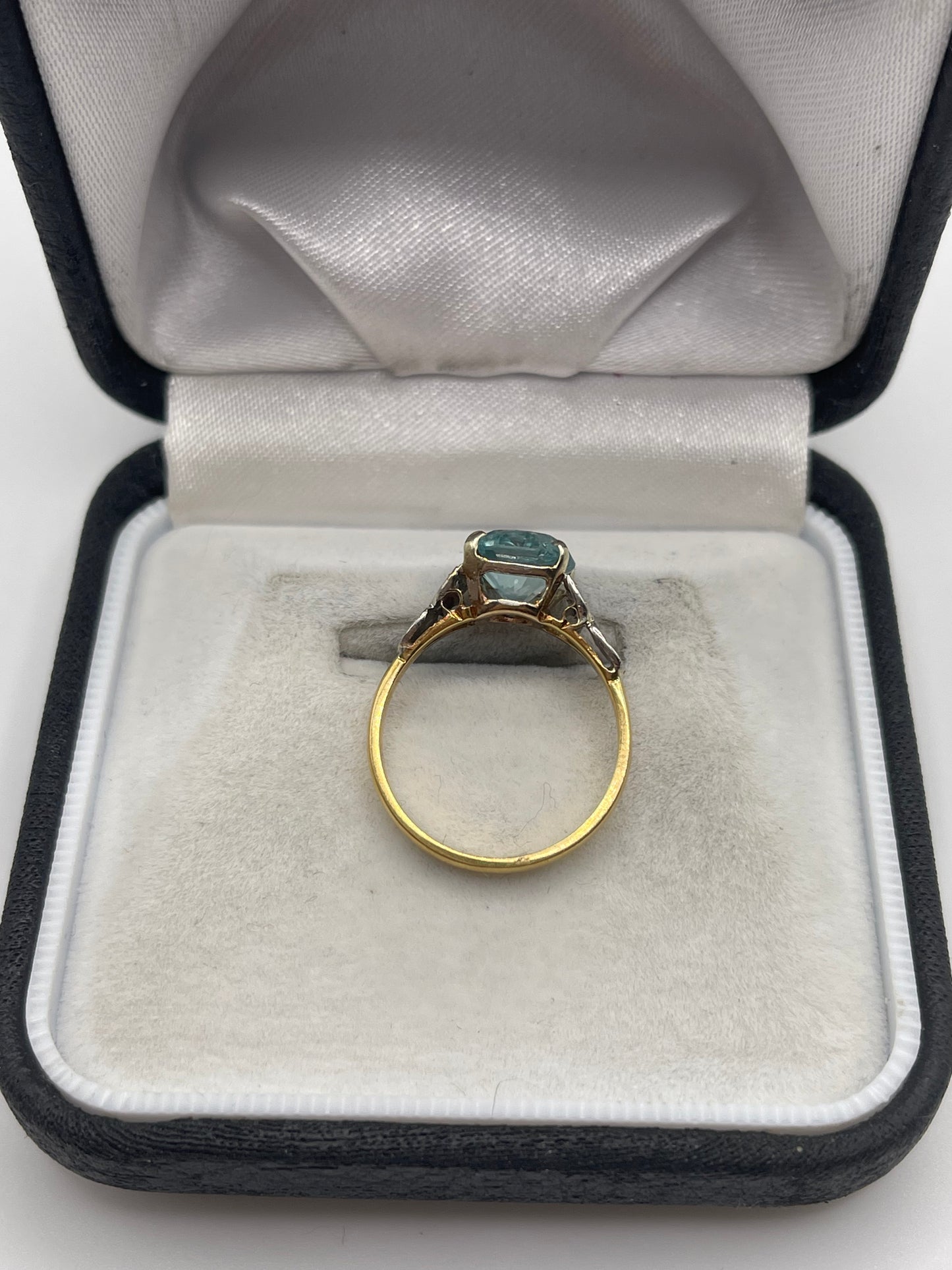18ct gold blue zircon and diamond ring